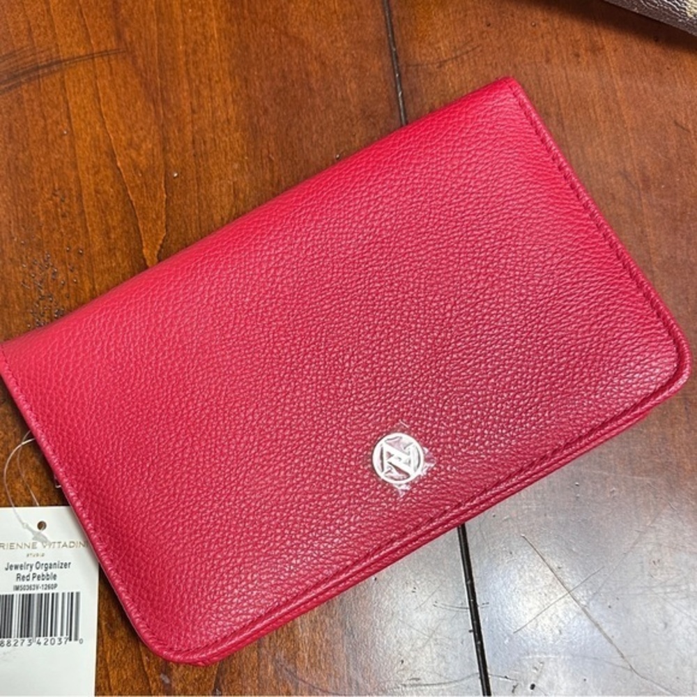 NWT. ADRIENNE VITADINNI zippered jewelry pouch. Red.